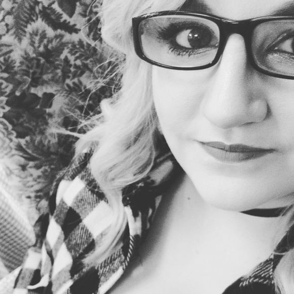 Meet your Posher, Caitlyn - Picture 1 of 2